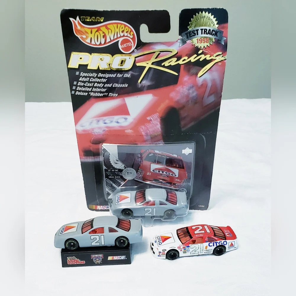 NASCAR Hotwheels Collection- Test Track - Picture 7 of 8